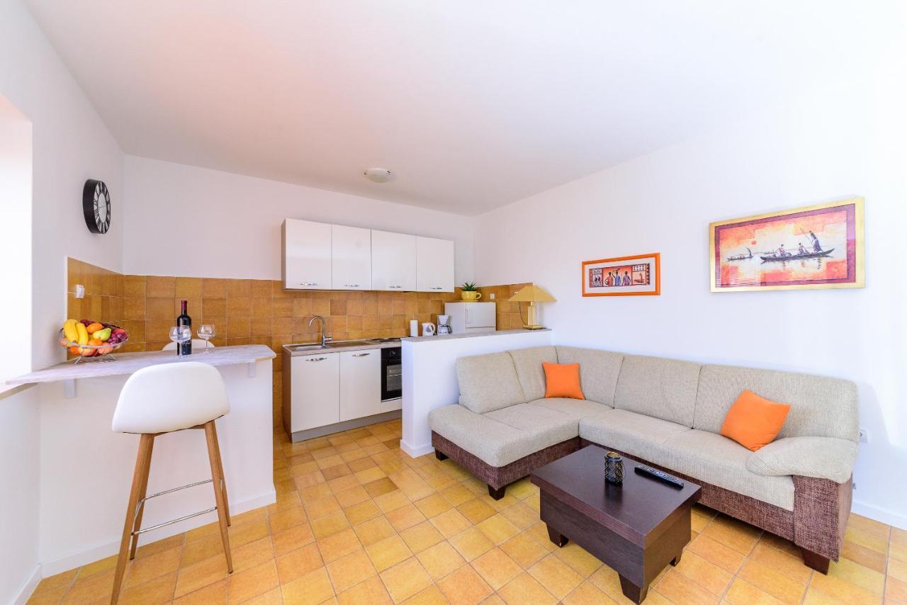 Apartmani Bokin Bol Exteriör bild